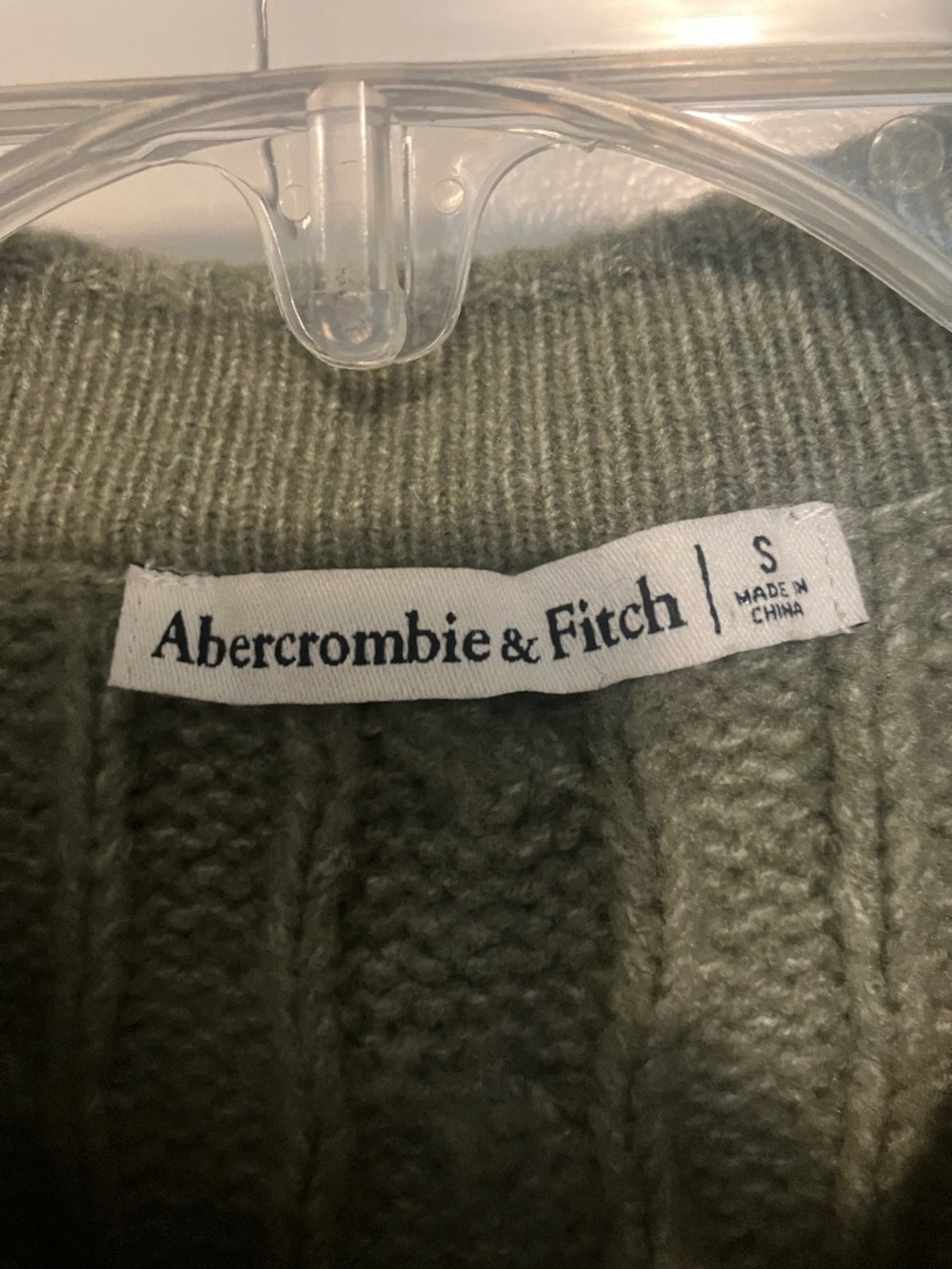 Abercrombie & Fitch cable knit crew neck cardigan sweater. Size Small